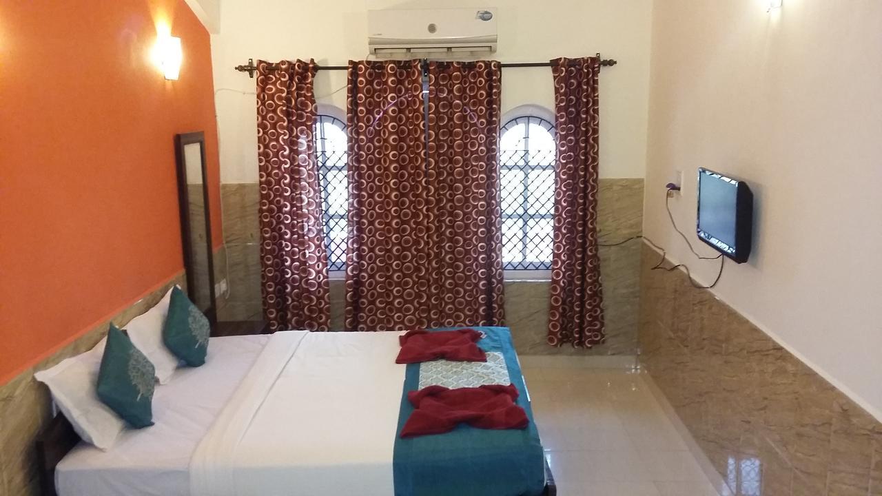 Oceans 7 Inn Calangute Buitenkant foto